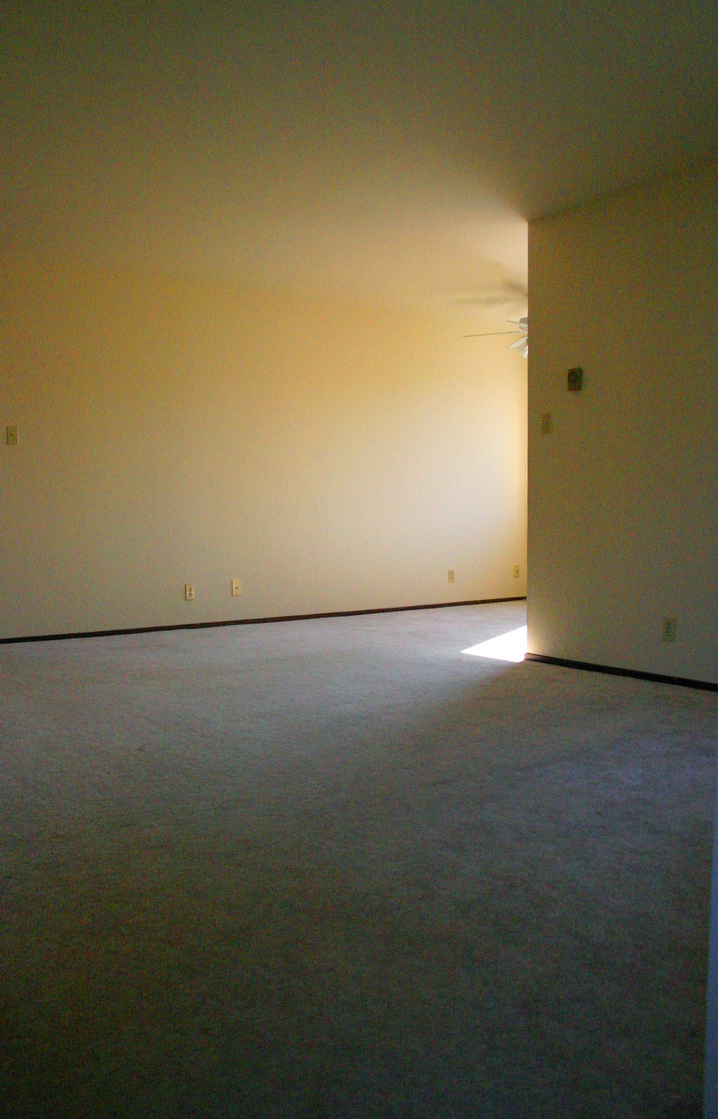 type_img/Empty_Living_Room.jpg